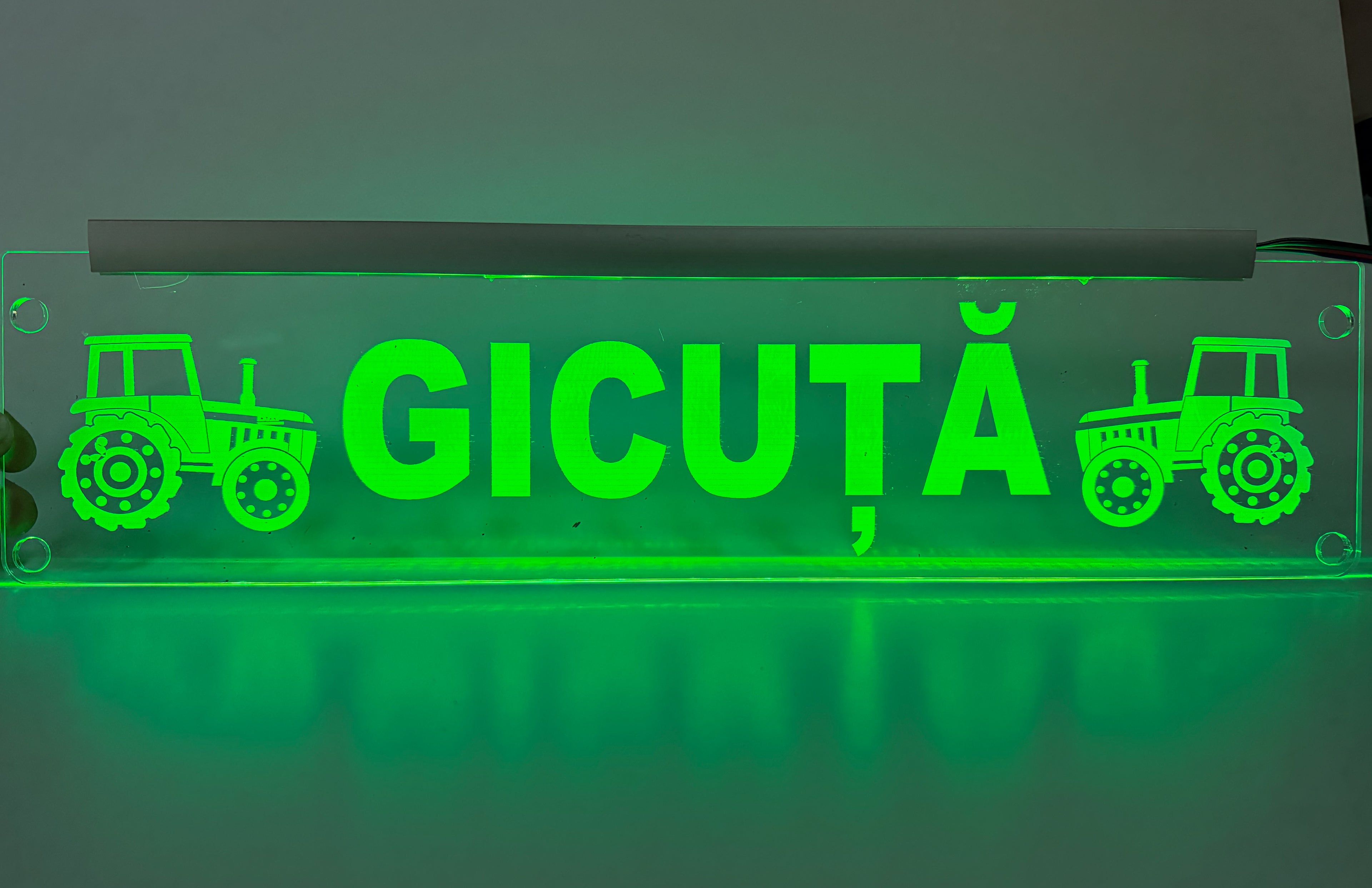 Plăcuță LED Tractoraș