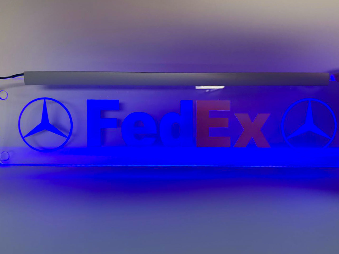 Plăcută LED 3D - FedEx