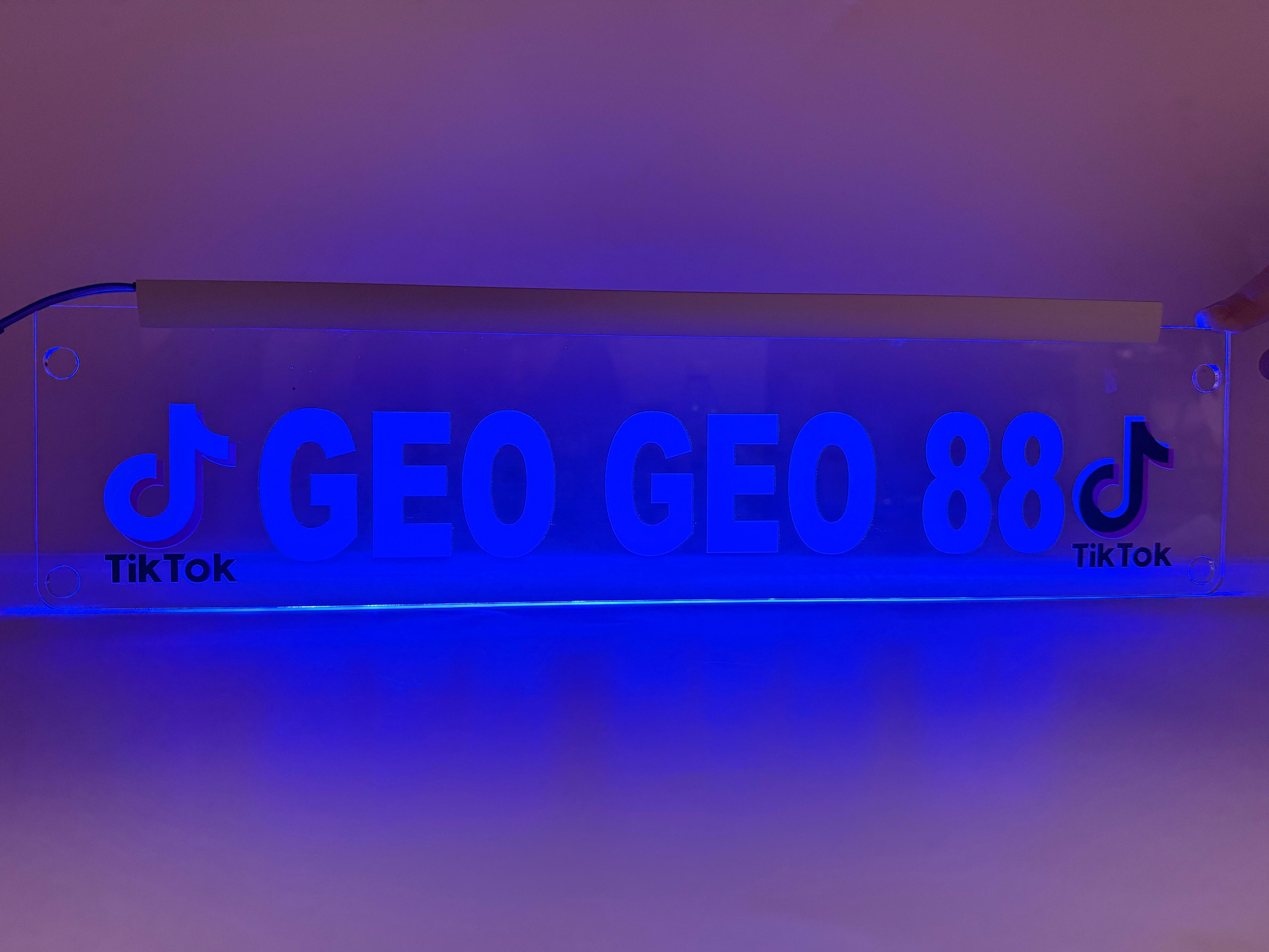 Plăcută LED 3D - TikTok